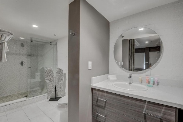 Oasis at Gold Spike - Adults Only image 24