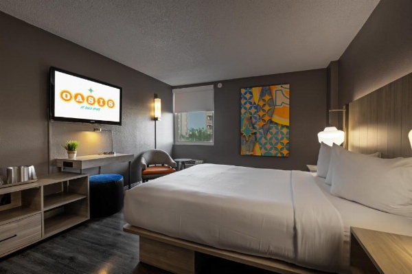 Oasis at Gold Spike - Adults Only image 28